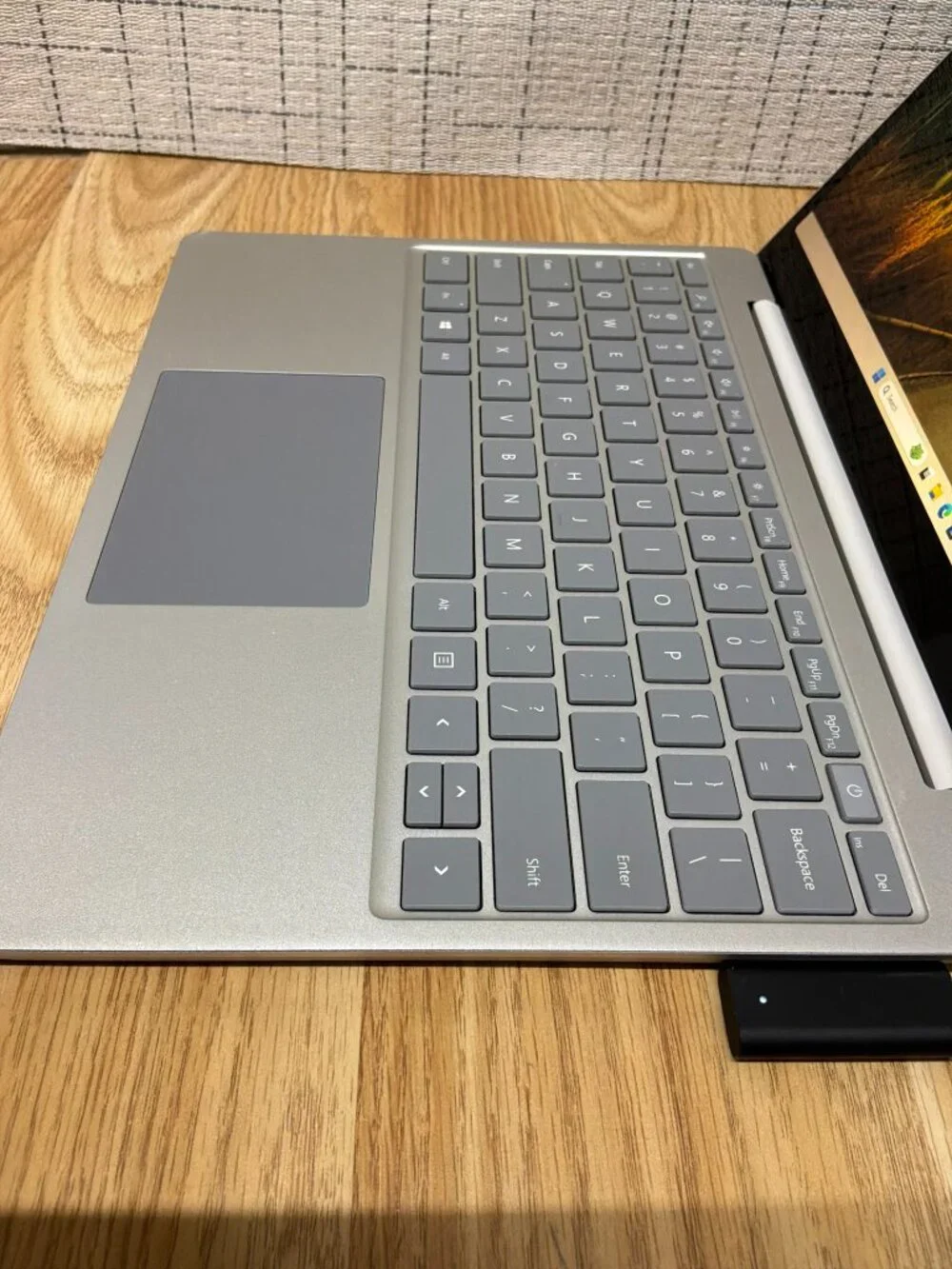 Microsoft Surface Laptop Go i5-1035G1 8GB RAM 128GB SSD Touch Win11 + Charger